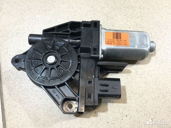 Моторчик стеклоподъемника левый Jeep Grand