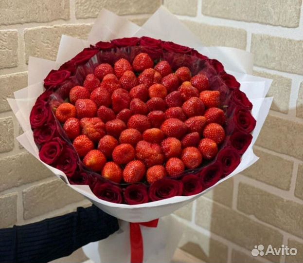 Букет из клубники и розы