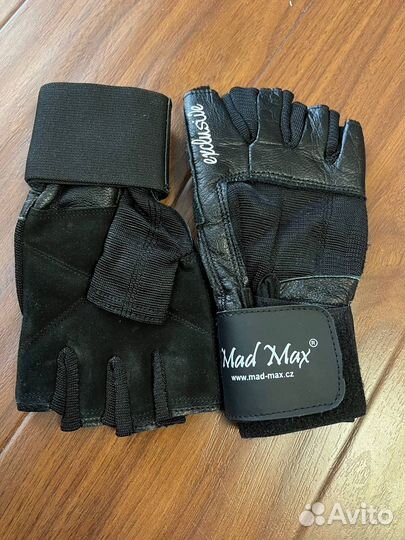 Спортивные перчатки