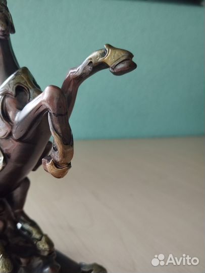 Статуэтка лошадь