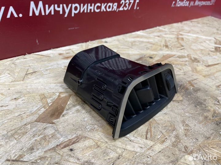 Воздушный дефлектор салона левый LADA X-Ray