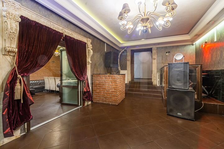 Помещ. с арендатором (общепит) - у метро (265 м²)