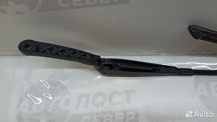 Поводок стеклоочистителя передний правый Peugeot