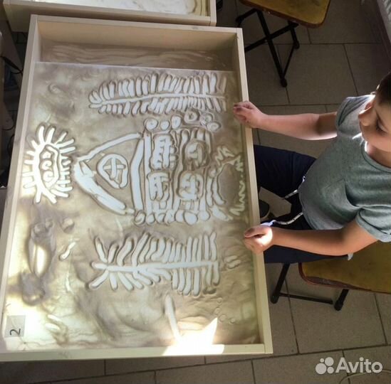 Занятия песочной анимацией. Рисование песком дома