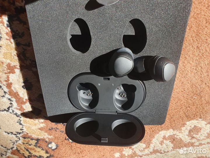 Фитнес наушники Samsung Gear IconX