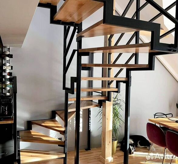 Изготовление лестниц / Лестницы на ломаном косоуре