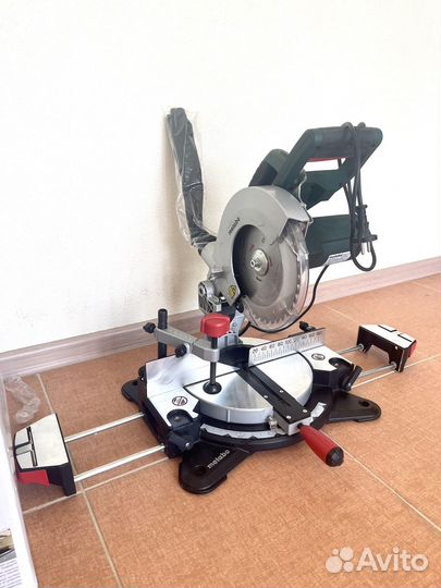 Пила торцовочная Metabo KS 216M