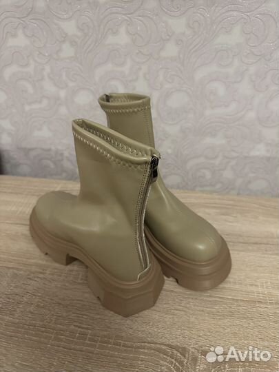Продам ботинки демисезонные по стелае 24,5см