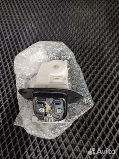 Продам замок багажника