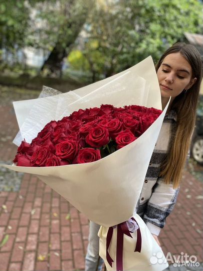 Букет из 51 высокой красной розы