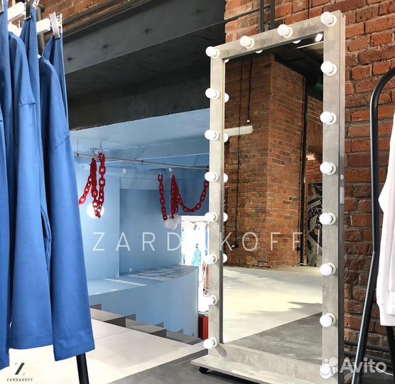 Гримерное зеркало с подсветкой