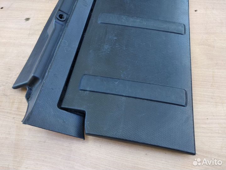 Накладка замка багажника Mitsubishi Outlander XL