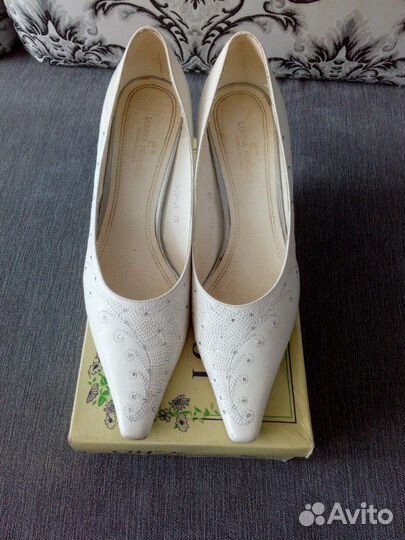 Туфли женские со стразами