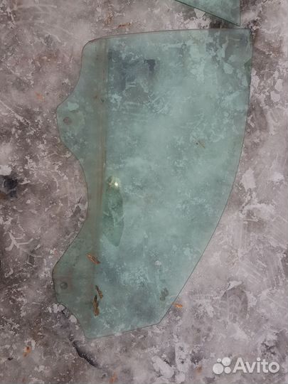 Volkswagen touareg1 стекло переднее