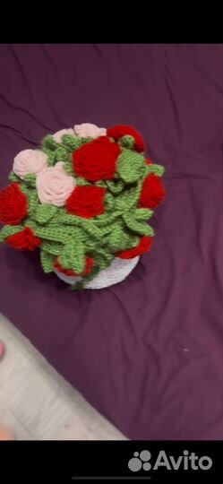 Вязанный плед в виде букета цветов