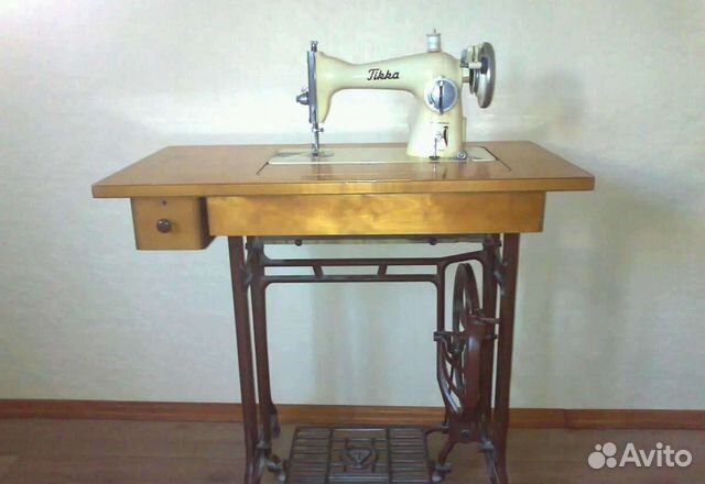 Антикварная финская швейная машина Тикка