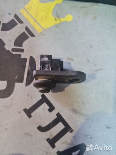 Выключатель концевой двери ix35/Tucson 2010-2015 б