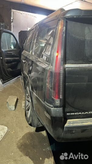 Cadillac Escalade AT, 2016, битый, 140 284 км