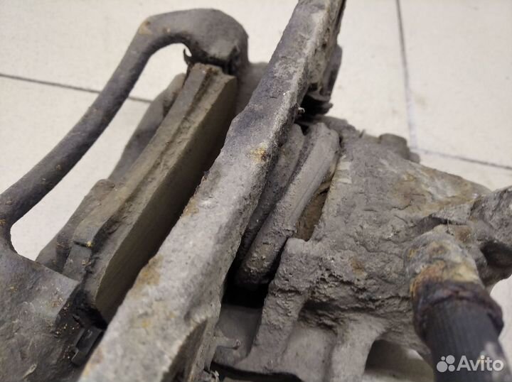 Суппорт задний правый Land Cruiser (100) 1998-2007