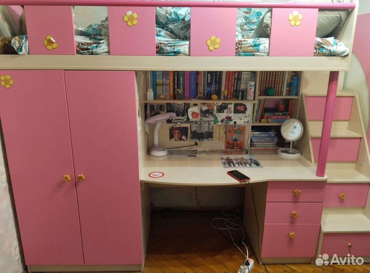 Кровать чердак со столом и шкафом