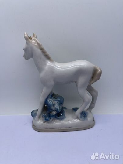 Статуэтка фарфоровая СССР Жеребенок Лошадка Гжель