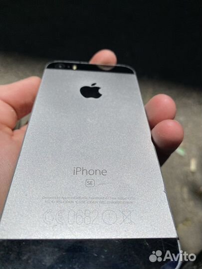 Телефон iPhone se 2016 32 gb