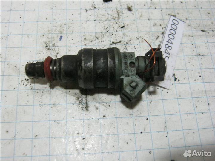 Форсунка инжекторная электрическая Audi 80/90 B4