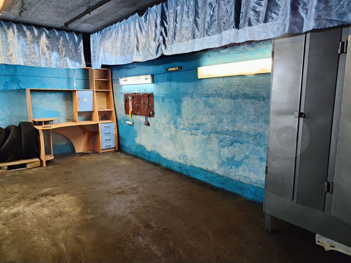 Гараж, > 30 м²