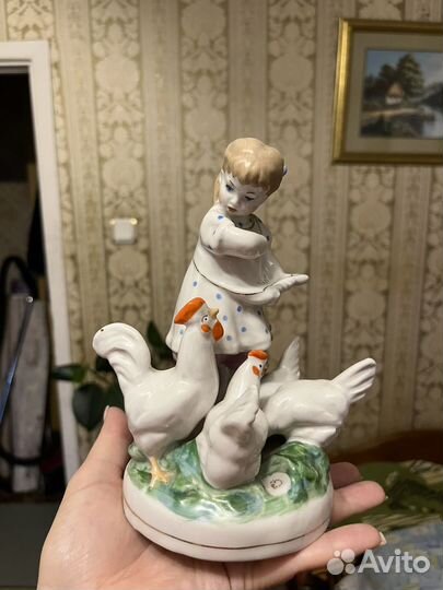 Статуэтка фарфор