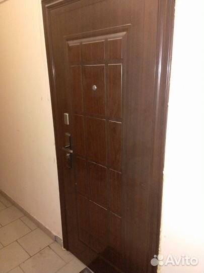 Дверь входная металлическая б/у