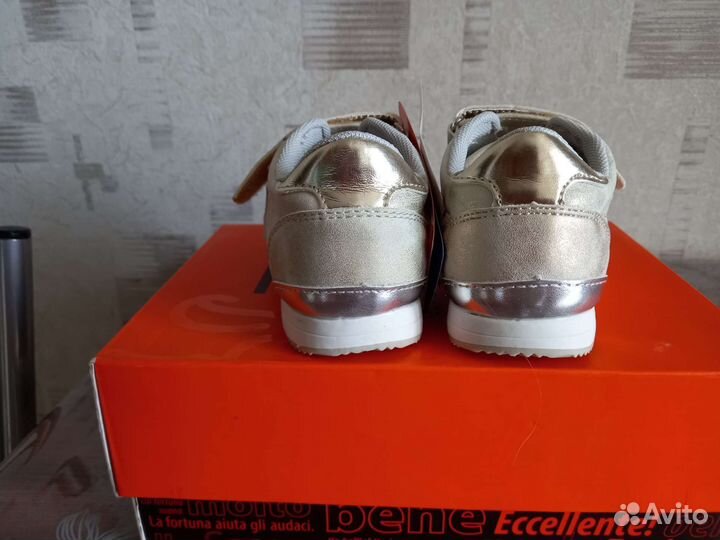 Кроссовки для девочки 29 размер новые