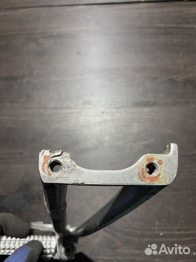 Правый пассажирский кронштейн Yamaha YZF-R6 08+