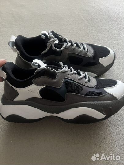 Кроссовки женские 37 размер