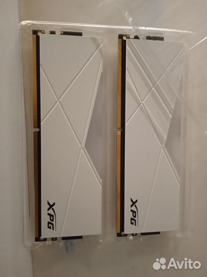 Оперативка память с RGB подсвет. Xpg ddr4 8gb x 2