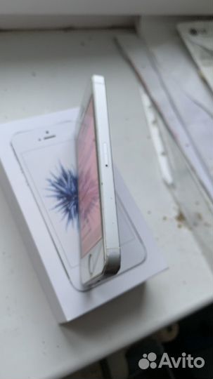 iPhone SE, 128 ГБ