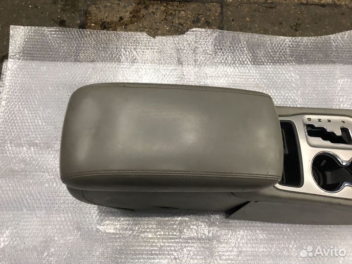 Подлокотник в сборе Jeep Grand Cherokee WK2