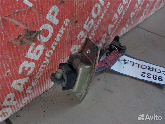 Ограничитель хода двери задний правый Toyota