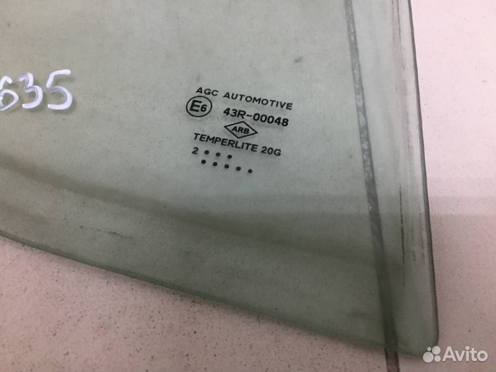 Стекло двери задней правой форточка Renault Sandero 2009-2014