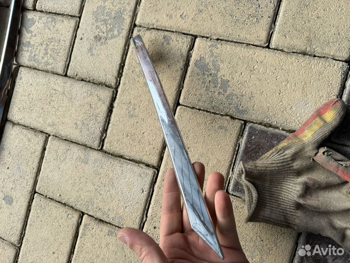 Молдинг на решетку королла 180