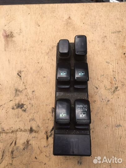 Блок кнопок стеклоподъемников на Хюндай Сонату-5