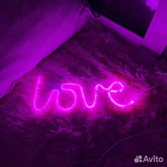 Неоновый светильник LED love