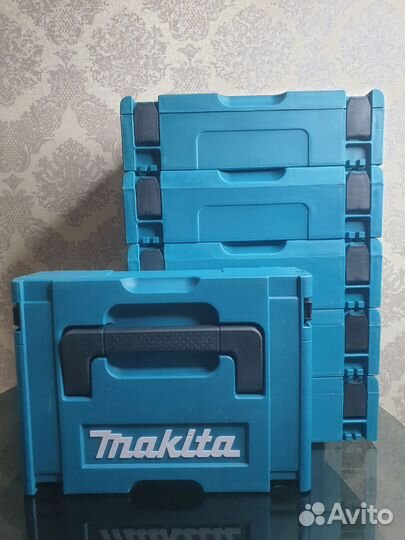 Гайковерт аккумуляторный Makita 700 N.M