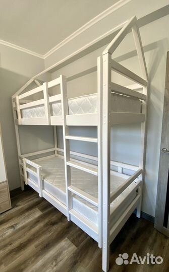 Кровать двухъярусная детская