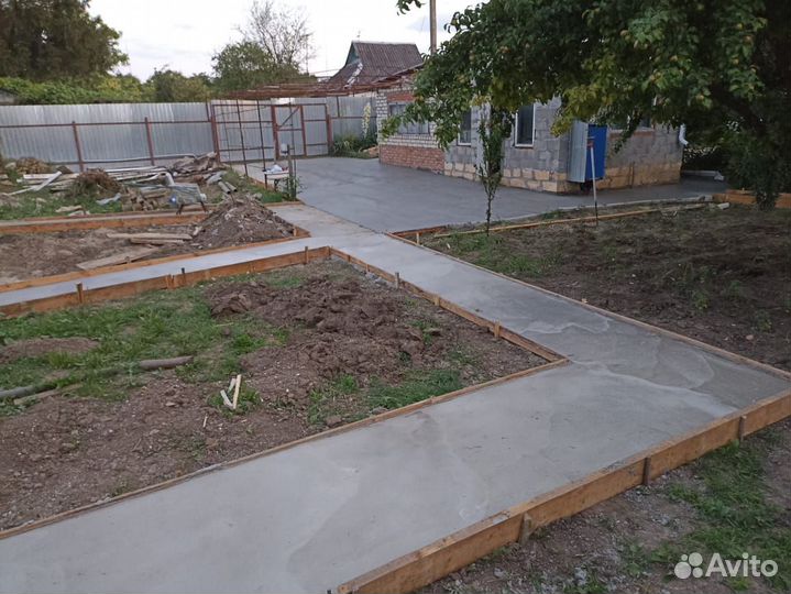 Бетонирование дворов и фундамента