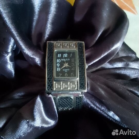 Часы-браслет женские