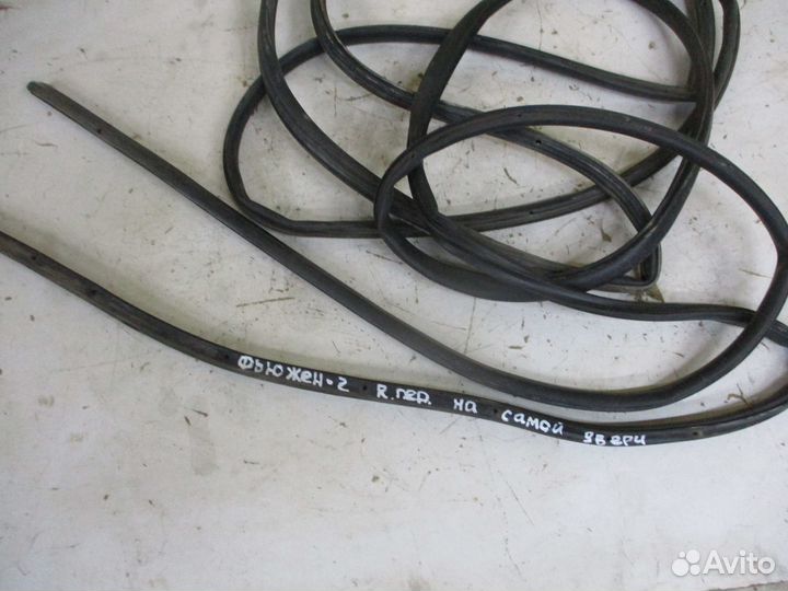 Уплотнительная резинка двери Форд Фьюжн 2008