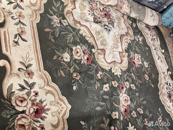 Ковёр б/у размер шр 2,40 м в дл 3,75м