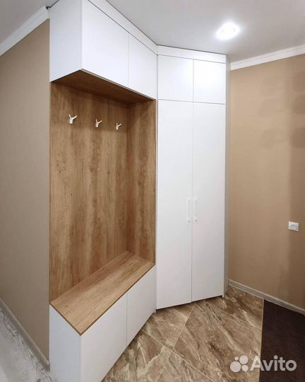 Книжный шкаф