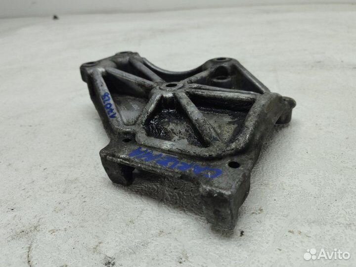 Кронштейн компрессора кондиционера Mitsubishi