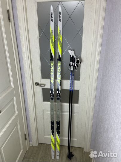 Беговые лыжи классические новые